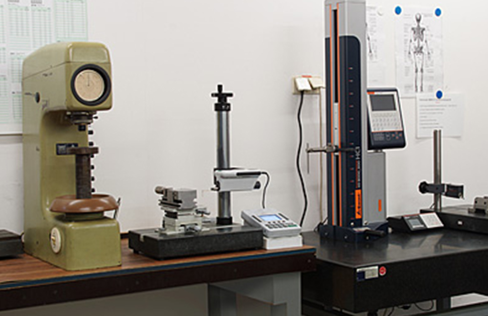 mechanische metallbearbeitung schoenebeck mierwald cnc haertemessgerate messgeraete rauheitsmessgeraet hoehenmessgeraet messen pruefen pruefgeraete geraete maschine bearbeitungszentrum